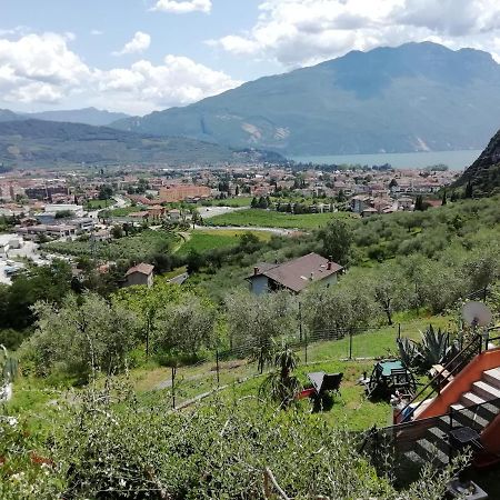 Lake & Castle View Apartment Riva del Garda Luaran gambar