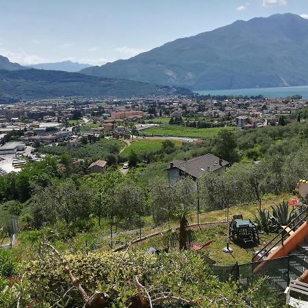 Lake & Castle View Apartment Riva del Garda Luaran gambar
