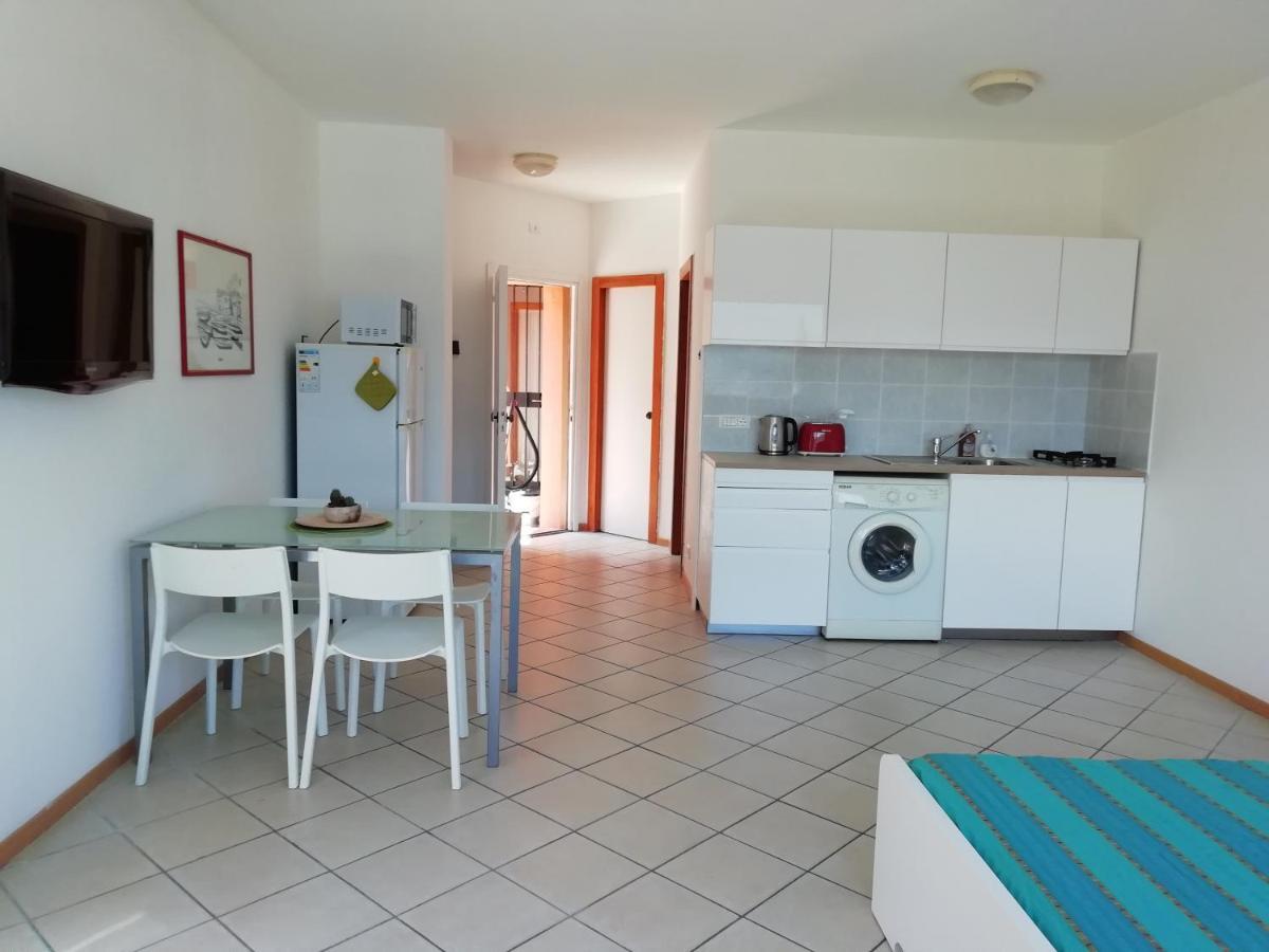 Lake & Castle View Apartment Riva del Garda Luaran gambar