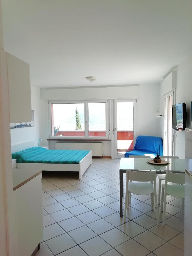 Lake & Castle View Apartment Riva del Garda Luaran gambar