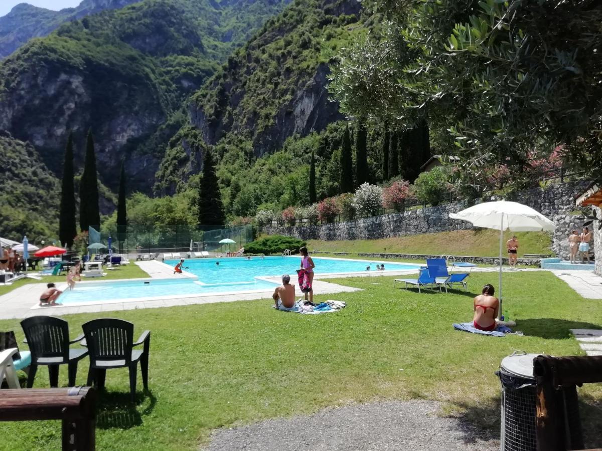 Lake & Castle View Apartment Riva del Garda Luaran gambar