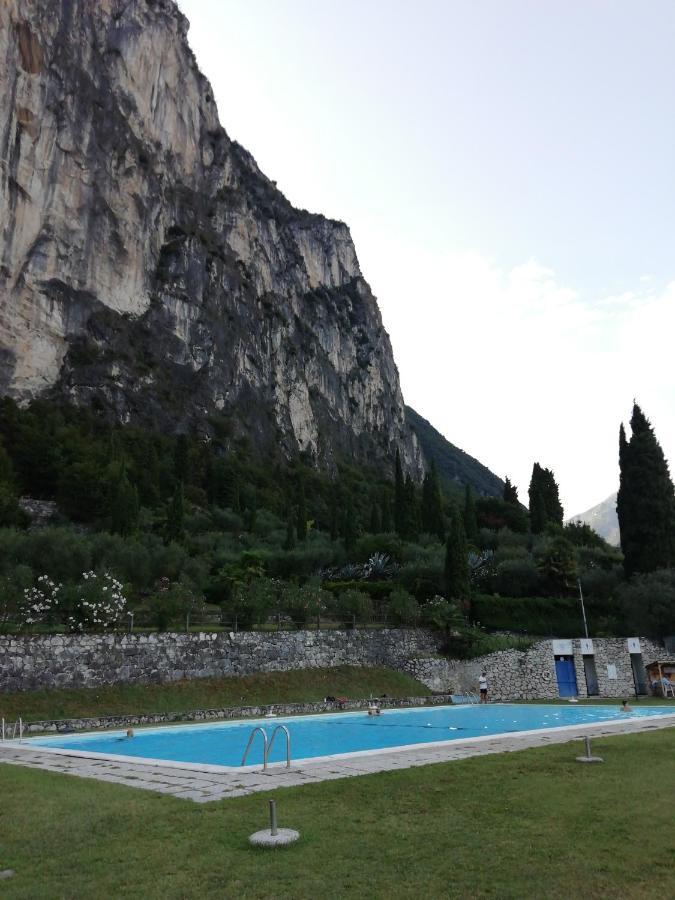 Lake & Castle View Apartment Riva del Garda Luaran gambar