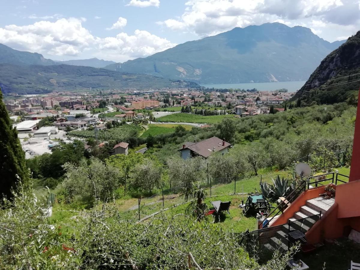 Lake & Castle View Apartment Riva del Garda Luaran gambar