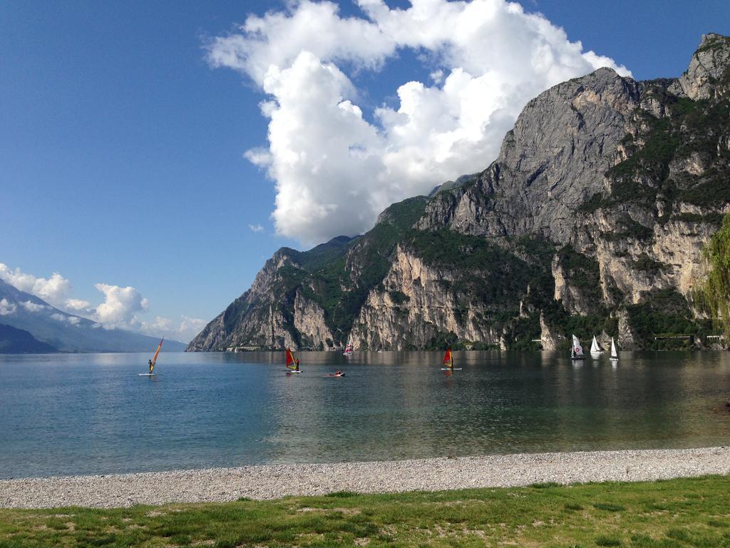 Lake & Castle View Apartment Riva del Garda Luaran gambar