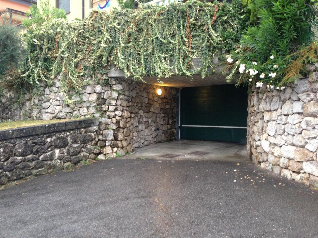 Lake & Castle View Apartment Riva del Garda Luaran gambar