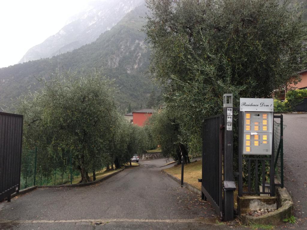Lake & Castle View Apartment Riva del Garda Luaran gambar