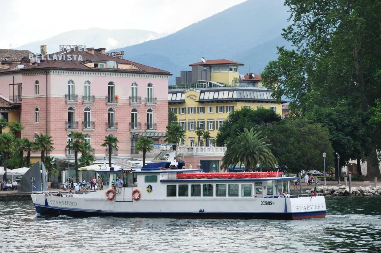 Lake & Castle View Apartment Riva del Garda Luaran gambar