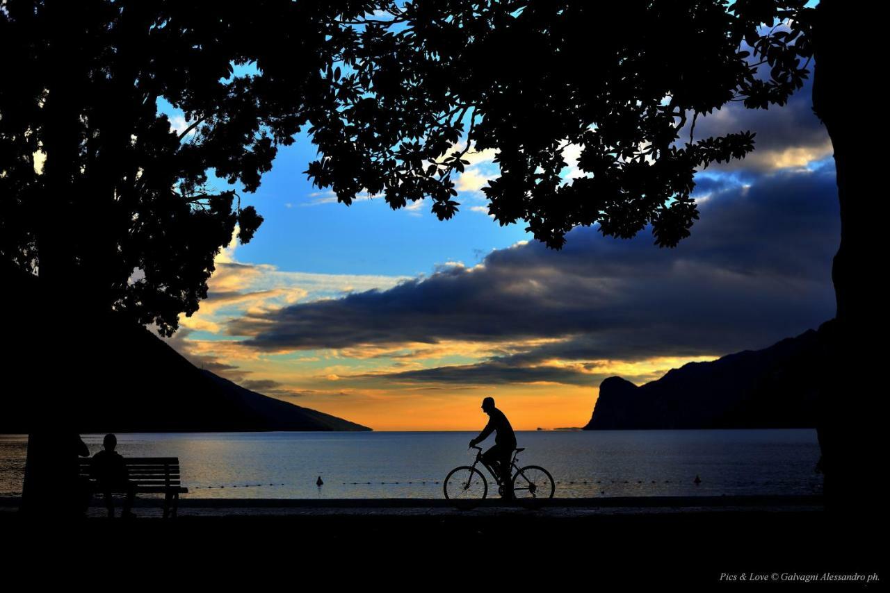 Lake & Castle View Apartment Riva del Garda Luaran gambar