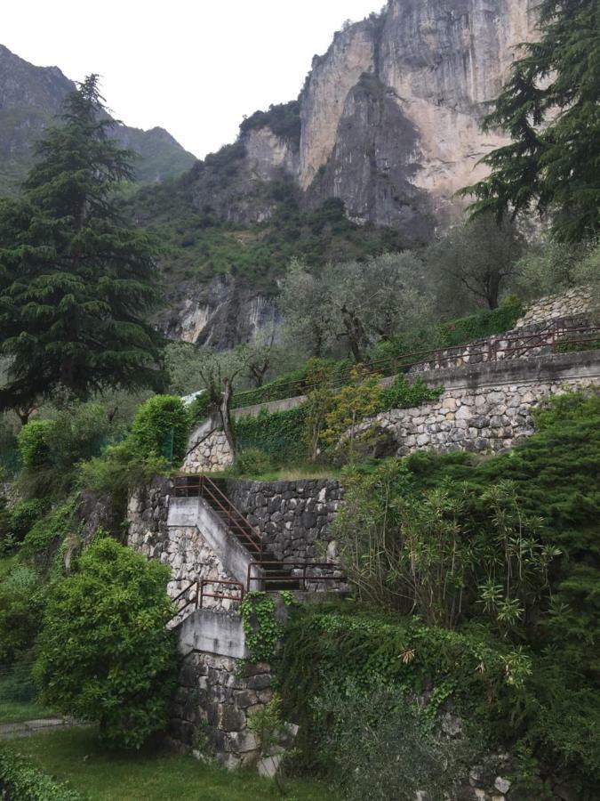 Lake & Castle View Apartment Riva del Garda Luaran gambar